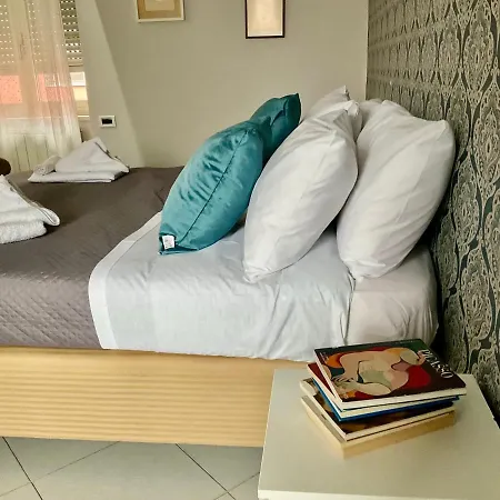 Апартаменты Casa Scugnizzella Неаполь